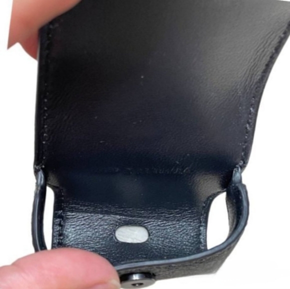 COACH Wireless Earbud Case |Gunmetal Charcoal Black Signature Canvas & Leather - Picture 3 of 14